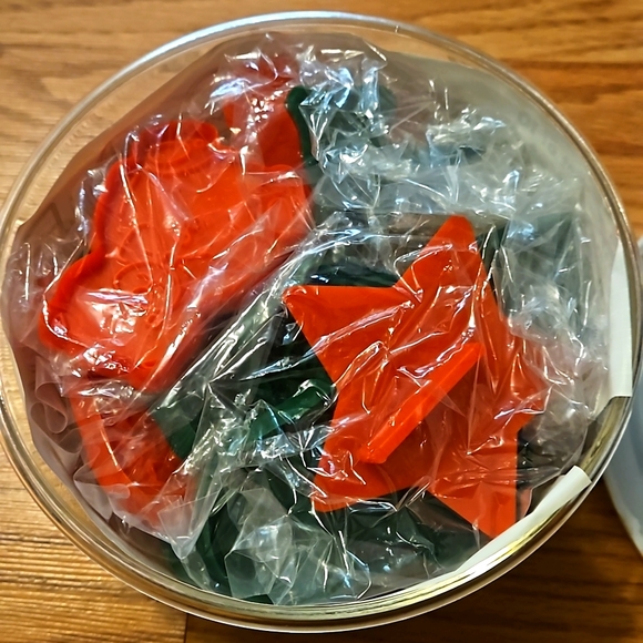 Christmas Cookie Cutters Set with storage Container. Set of 10 New - Picture 3 of 8